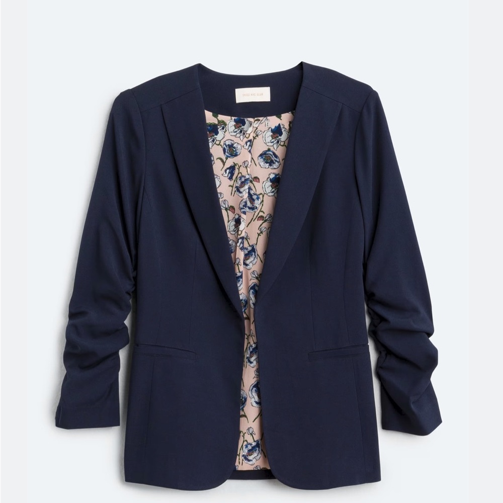 SKIES ARE BLUE
Raja Collarless Blazer